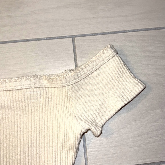 Urban Outfitter Off-the-Shoulder Top - Picture 2 of 4